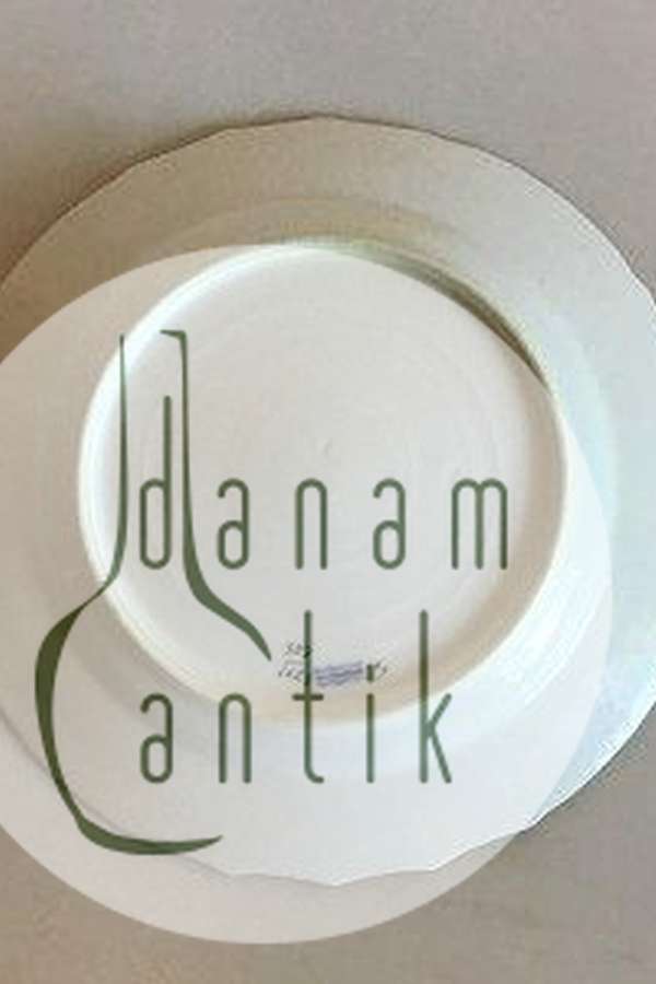 Royal Copenhagen Hvid Svejfet med takket guldkant (Stel 387 / Josephine) Frokosttallerken No 1623