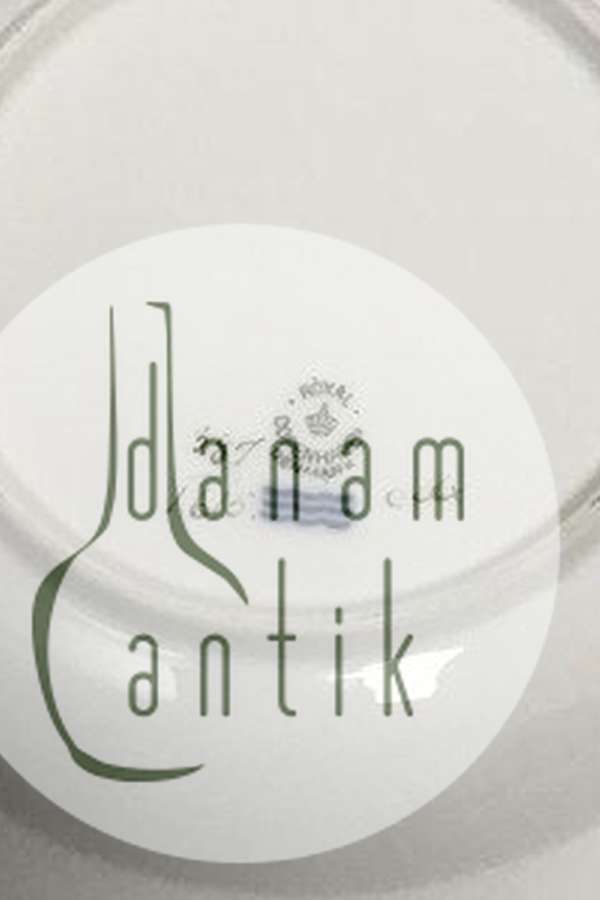 Royal Copenhagen Hvid Svejfet med takket guldkant (Stel 387 / Josephine) Dyb tallerken No 1615