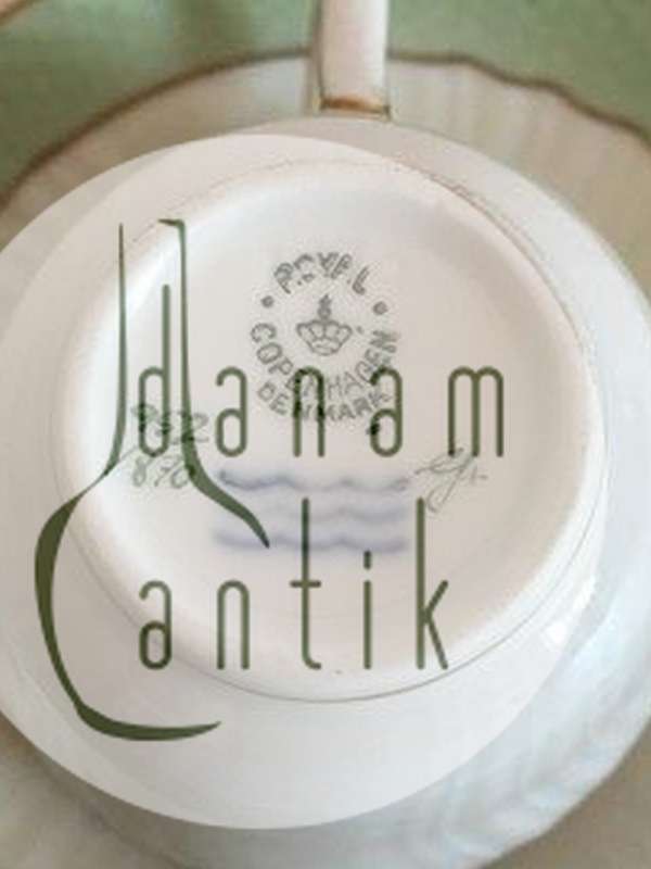 皇家哥本哈根绿色焊接咖啡杯和碟子 No 1870