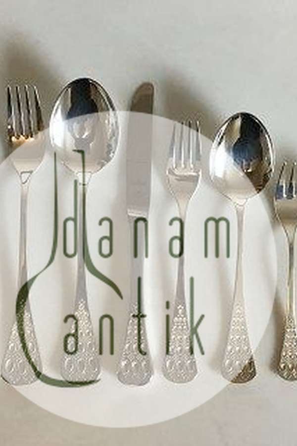 Bjorn Wiinblad Rosenthal Romanze / Romance Sterling silver flatware for 12 persons/96  pieces.