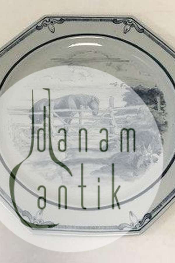 Unika Royal Copenhagen ottekantet fad af porcelæn, dekoreret i underglasur blå med hest i indhegning