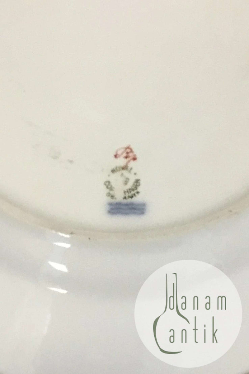 Royal Copenhagen Bellis og Følfod Stort ovalt fad No 9011