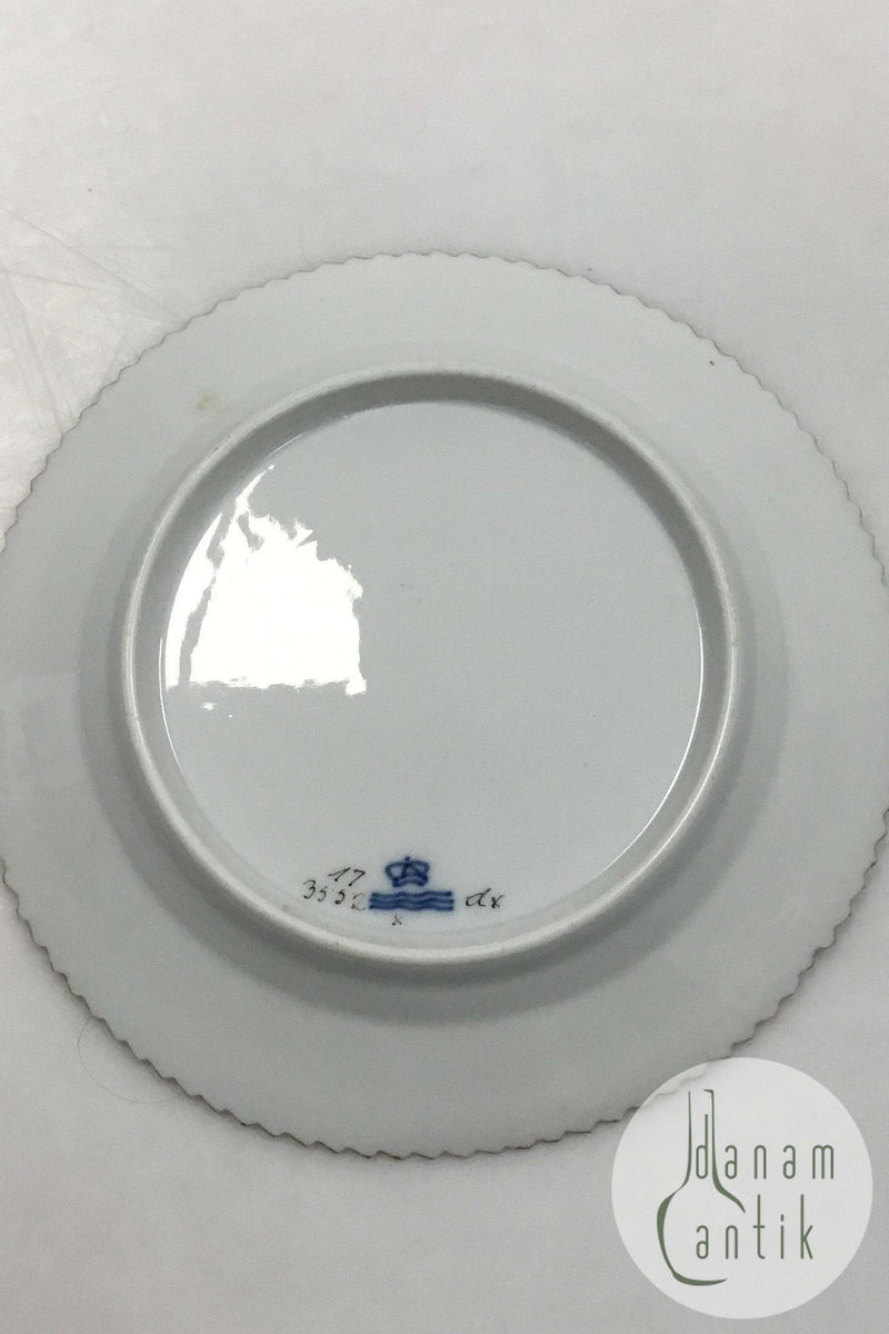 Royal Copenhagen Flora Danica Juliane Marie Kagetallerken No 17/3552