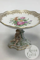 Royal Copenhagen Flora Danica Opsats blomsterdekoration og Putti med due