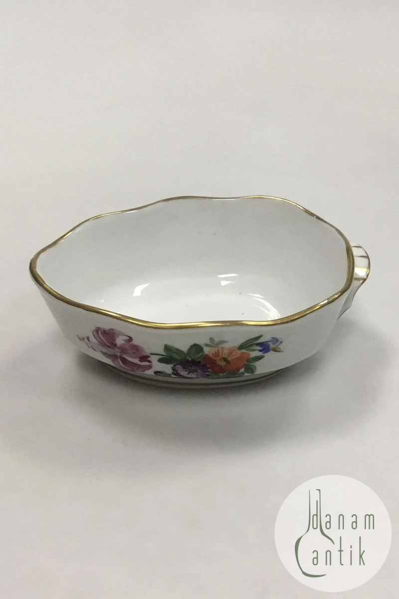 Royal Copenhagen Saxon Flower Light Bee Cell Assiet No 493/2055