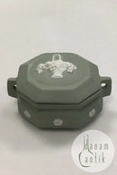 Wedgewood Lille grøn bonbonniere dekoreret med blomster