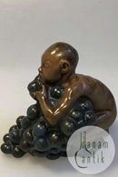 Bing & Grøndahl Figur af Kai Nielsen "Lille Bacchus med druer" No 4021 fra Druehøstserien