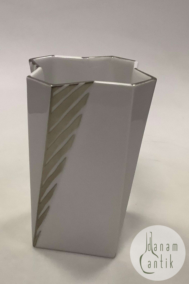 Royal Copenhagen Moderne Futura Vase af Else Kamp  Måler 16,5cm / 6.5 inch