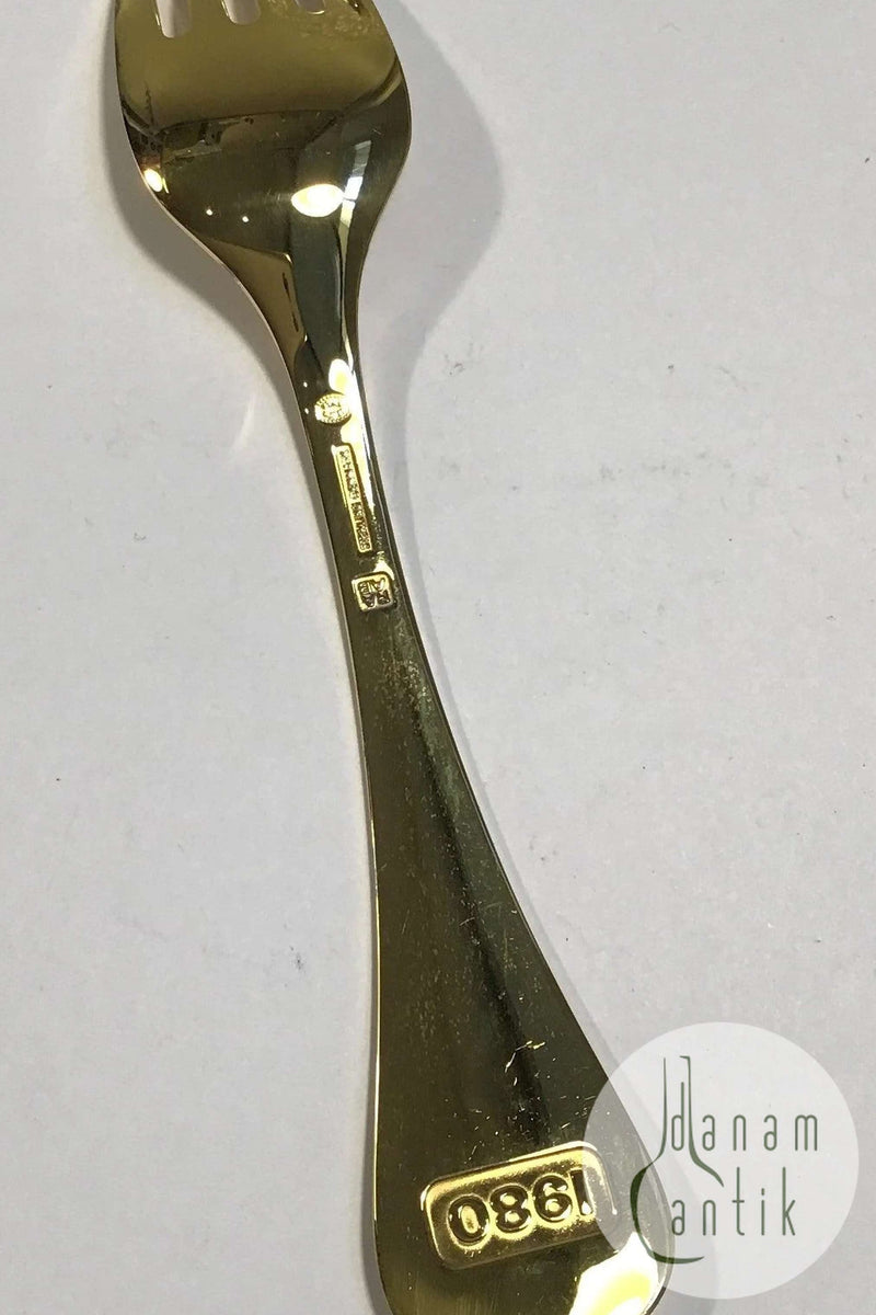 Georg Jensen Årsgaffel 1980 i forgyldt Sterling Sølv med emalje.