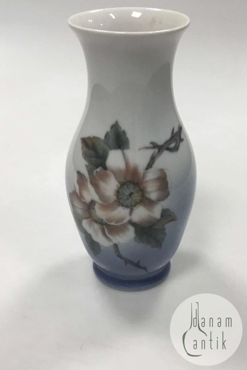 Royal Copenhagen Art Nouveau vase med blomster no 2630/2289