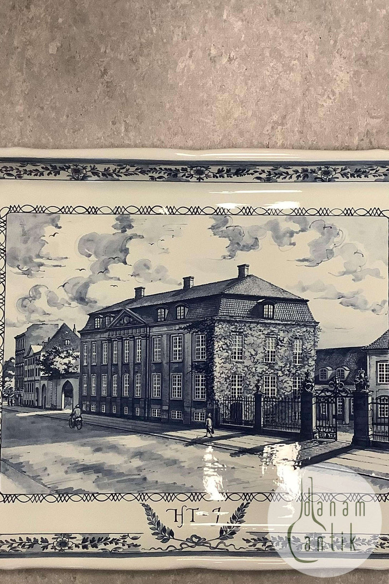 Royal Copenhagen Unika Fajance Bakkebord af Sø-Handelsretten af Jørgen Nielsen