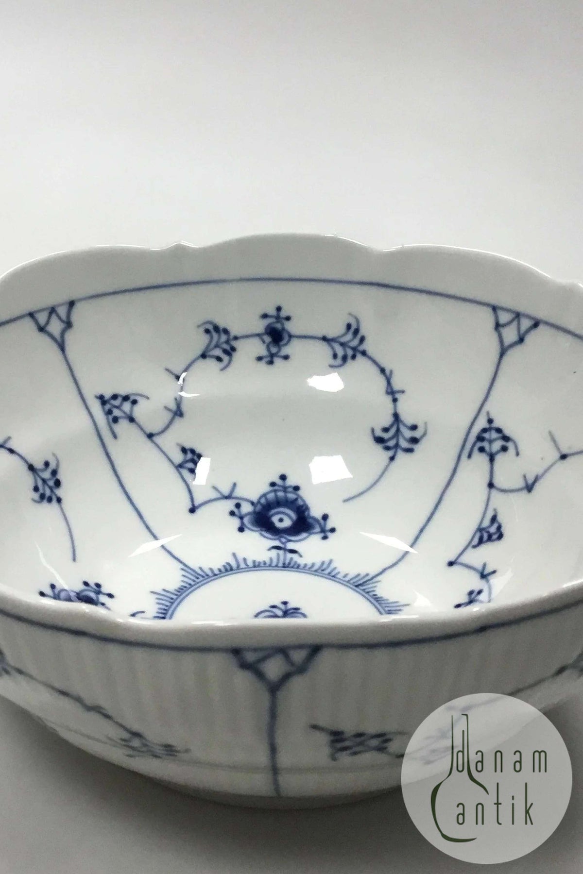 美品◾️ロイヤルコペンハーゲンサラダボールプレートブルーフルーテッド ロイヤルコペンハーゲン ブルーフルーテッドサラダボウル No 311