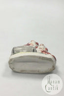 Staffordshire(?) Fajance Figur. To hunde på en tønde