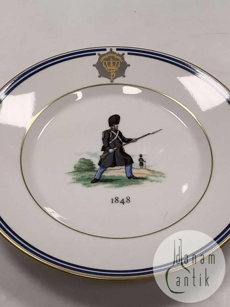 Royal Copenhagen platte uniformer fra Den Kongelige Livgarde 1848