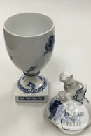 Royal Copenhagen Blå Blomst Svejfet Lågpokal med putti på låger No 1754