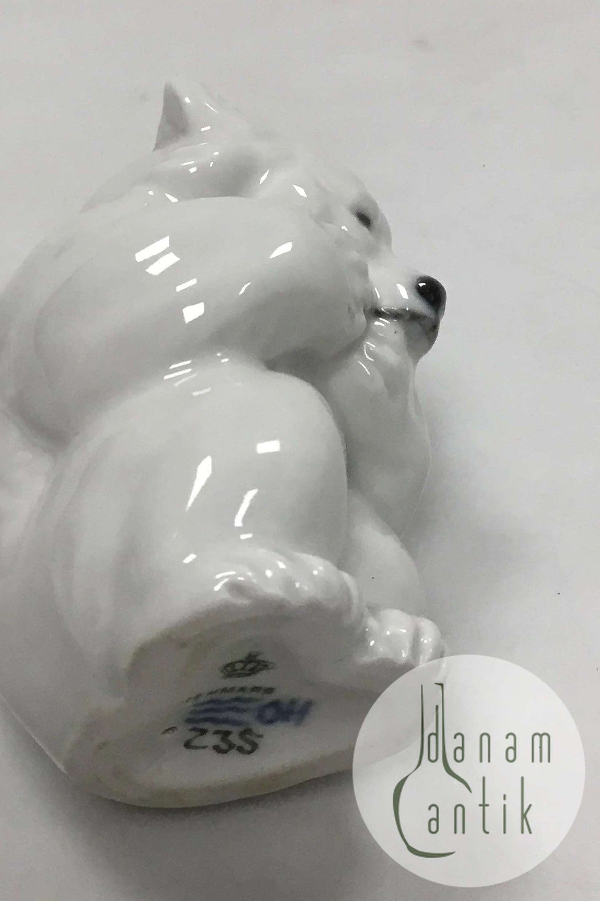 ロイヤルコペンハーゲン フィギュリン ホッキョクグマ（子グマ） No.235