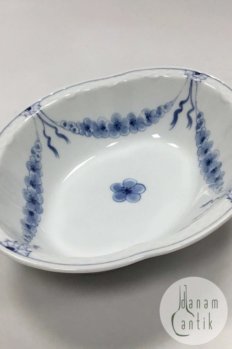 Bing og Grøndahl Empire Oval Skål No. 573/12 B