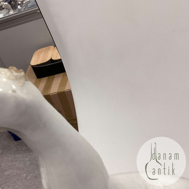 Royal Copenhagen figur af påfugl på kugle. Designet af Arnold Krog.