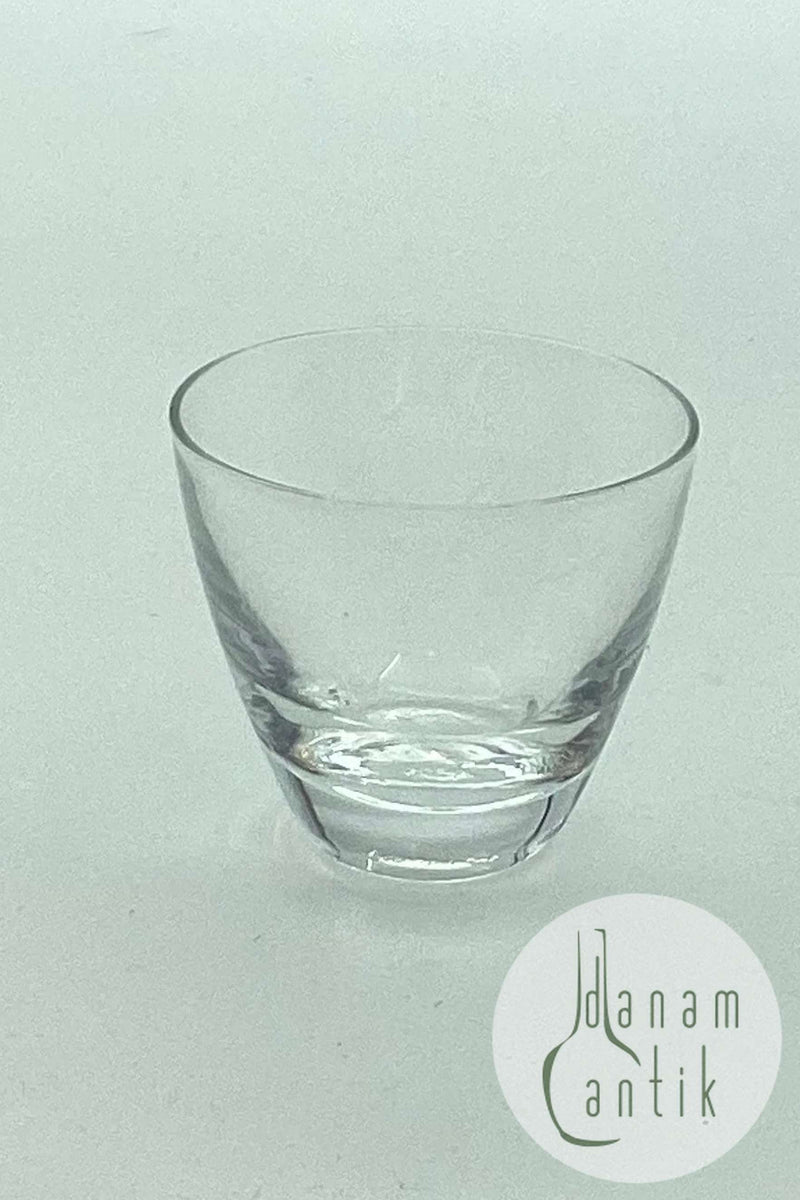 Hvidt "Copenhagen" snapseglas fra Holmegaard Glasværk. Designet af Per Lütken