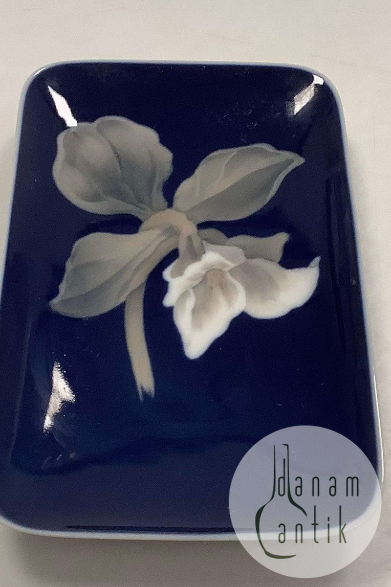 Royal Copenhagen Mørkeblå Firkant Skål med Blomster No. 2835 / 861