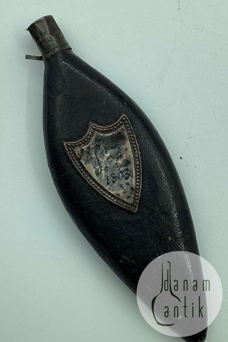 Bladformet læderbetrukket parfume flacon 1803