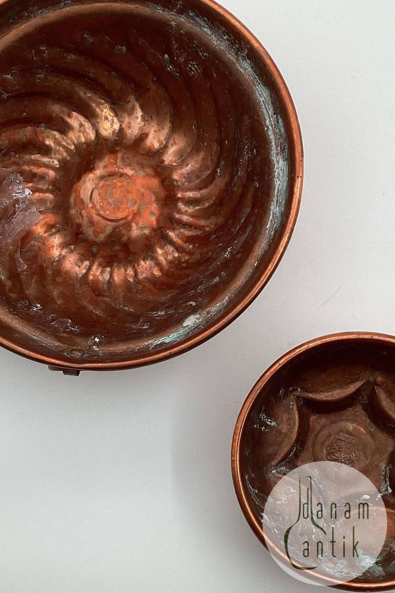 To kobber budding forme med Krone stempel