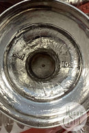 19世紀に作られた足つきの銀製ソルトシェーカー。