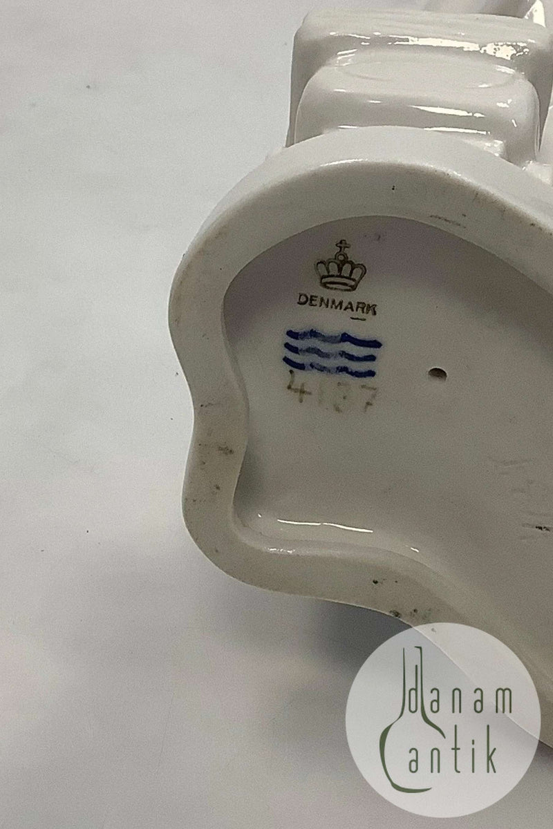 Royal Copenhagen Bode Willumsen Figur af Kvinde med Barnevogn No. 4137 Måler 21cm / 8.27 inch