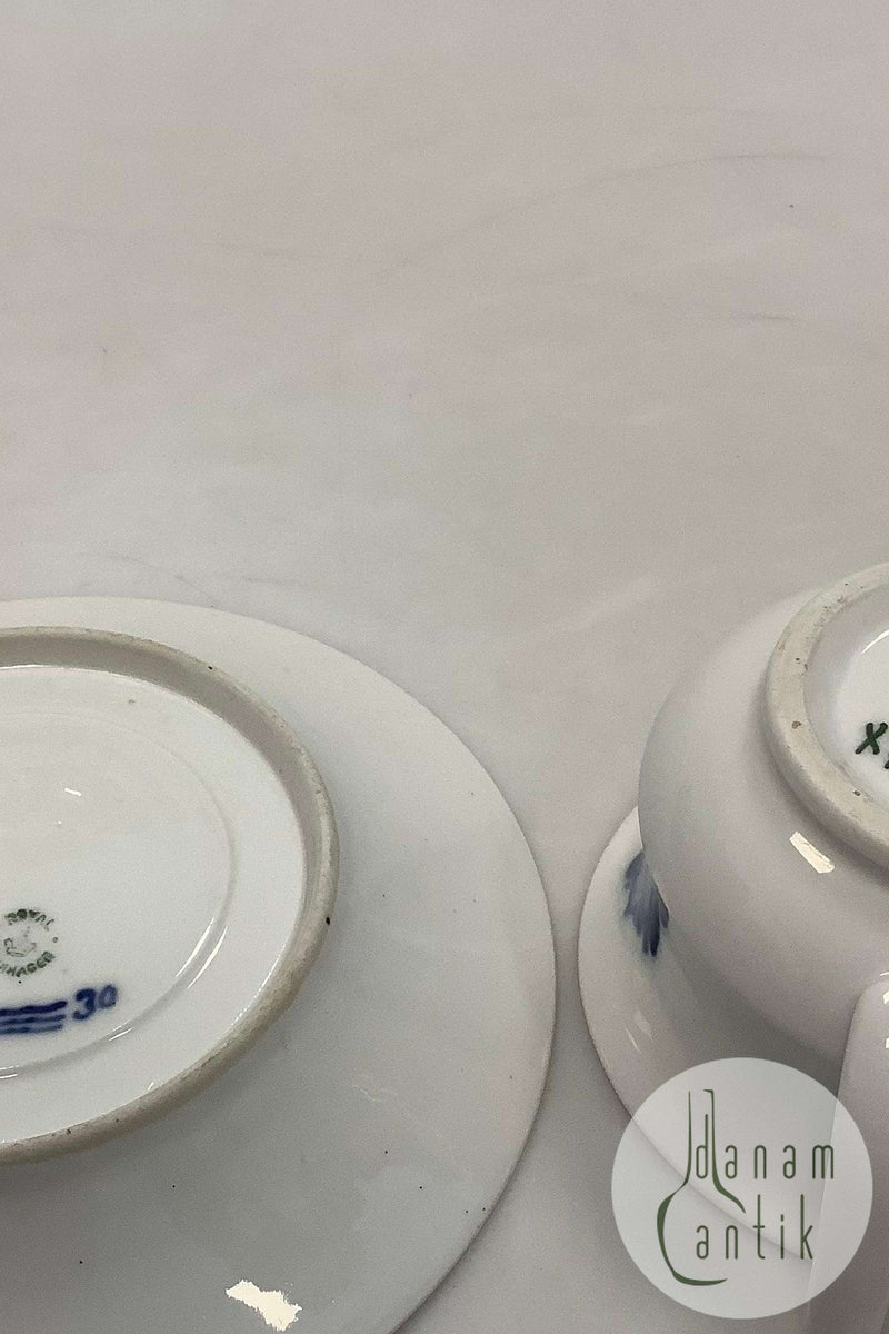 Royal Copenhagen Blå Blomst Fransk Kop No. 8704