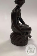 Just Andersen Figur i diskometal af Siddende Pige No. 1871