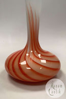 Glasvase in weißen und roten Farben Skandinavisch