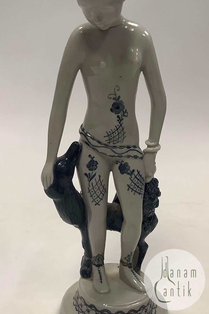 Royal Copenhagen Georg Thylstrup Figur af Pige med hund No 1967