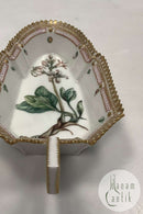 Royal Copenhagen Privat bemalte Flora Danica Asiet mit Henkel Nr. 3543