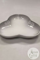 Royal Copenhagen / Kgl. Porcelæn Skærsommernatsdrøm Gammel Trekantet Skål No 1370 / 10030