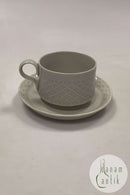 Bing和Grondahl/Kronjyden炻器白色堇菜咖啡杯和碟No 305