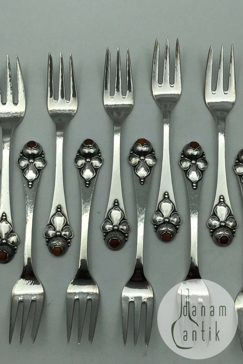 Sæt Dansk Arbejde (DTA) Sølv Kagegafler med Rav (12)