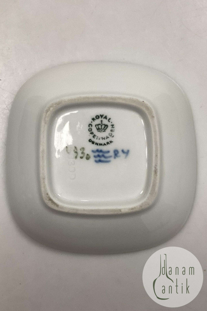 Royal Copenhagen Platter / Skål med Bær No 4930