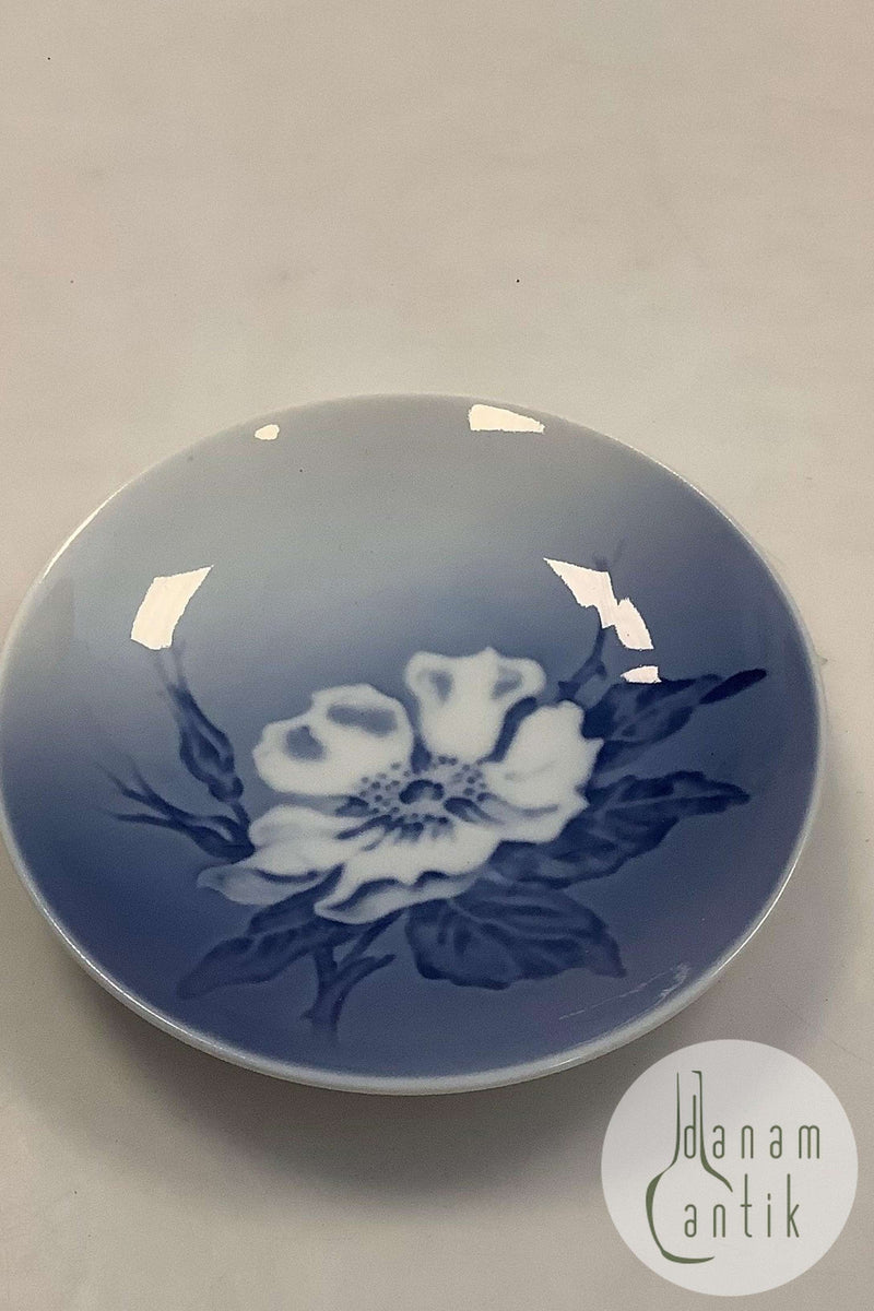 Royal Copenhagen Lille Assiet med Blomst No 3611