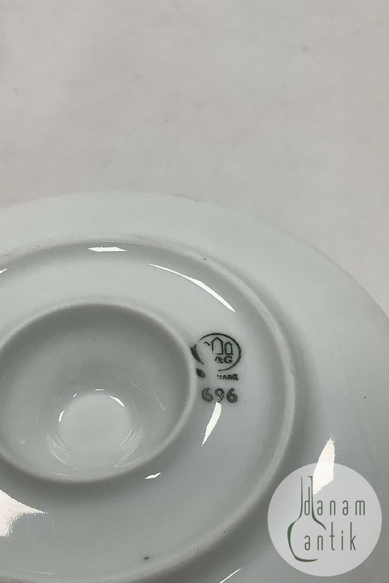 Bing and Grondahl Offenbach without gold Egg cup on foot No 696