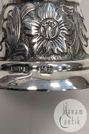 Æggebæger i sølv med ornamentik