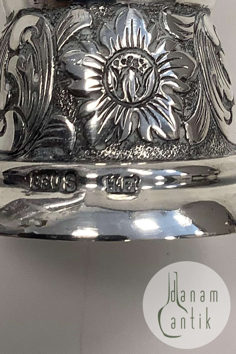 Æggebæger i sølv med ornamentik