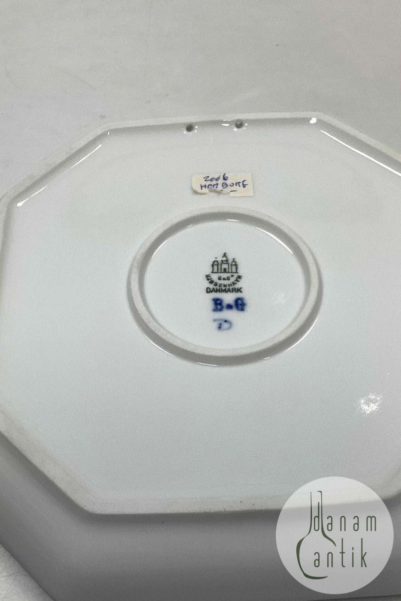 Bing og Grøndahl Alfabet Platte Hamborg. Designet i 1933-1934 af Ove Larsen