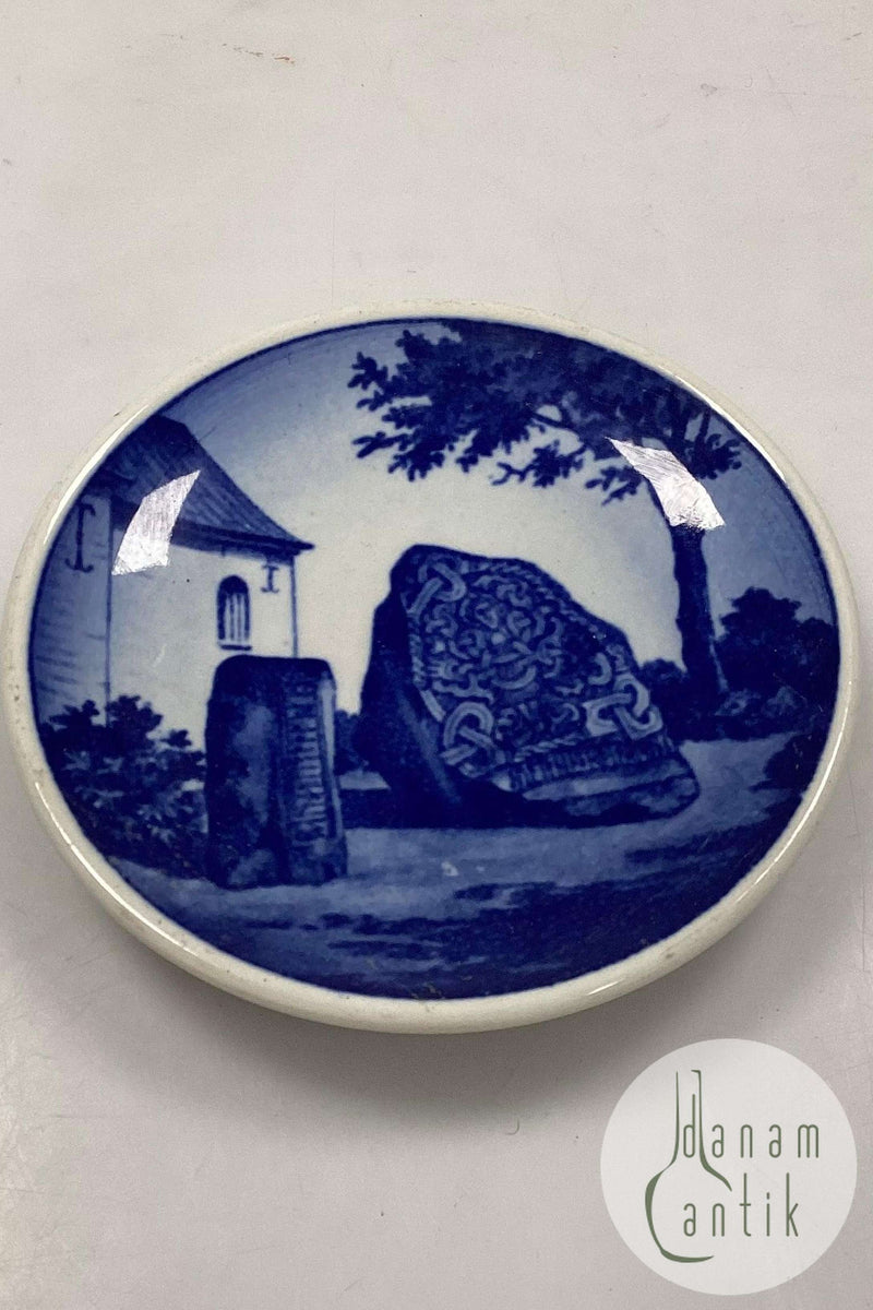 Royal Copenhagen 2010 Plaquette No 90 Runestenene i Jylling