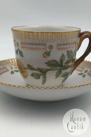 Royal Copenhagen Flora Danica Kaffeetasse und Untertasse Nr. 20/3597.
