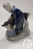 Royal Copenhagen Figur Pige med Kalv Nr. 779