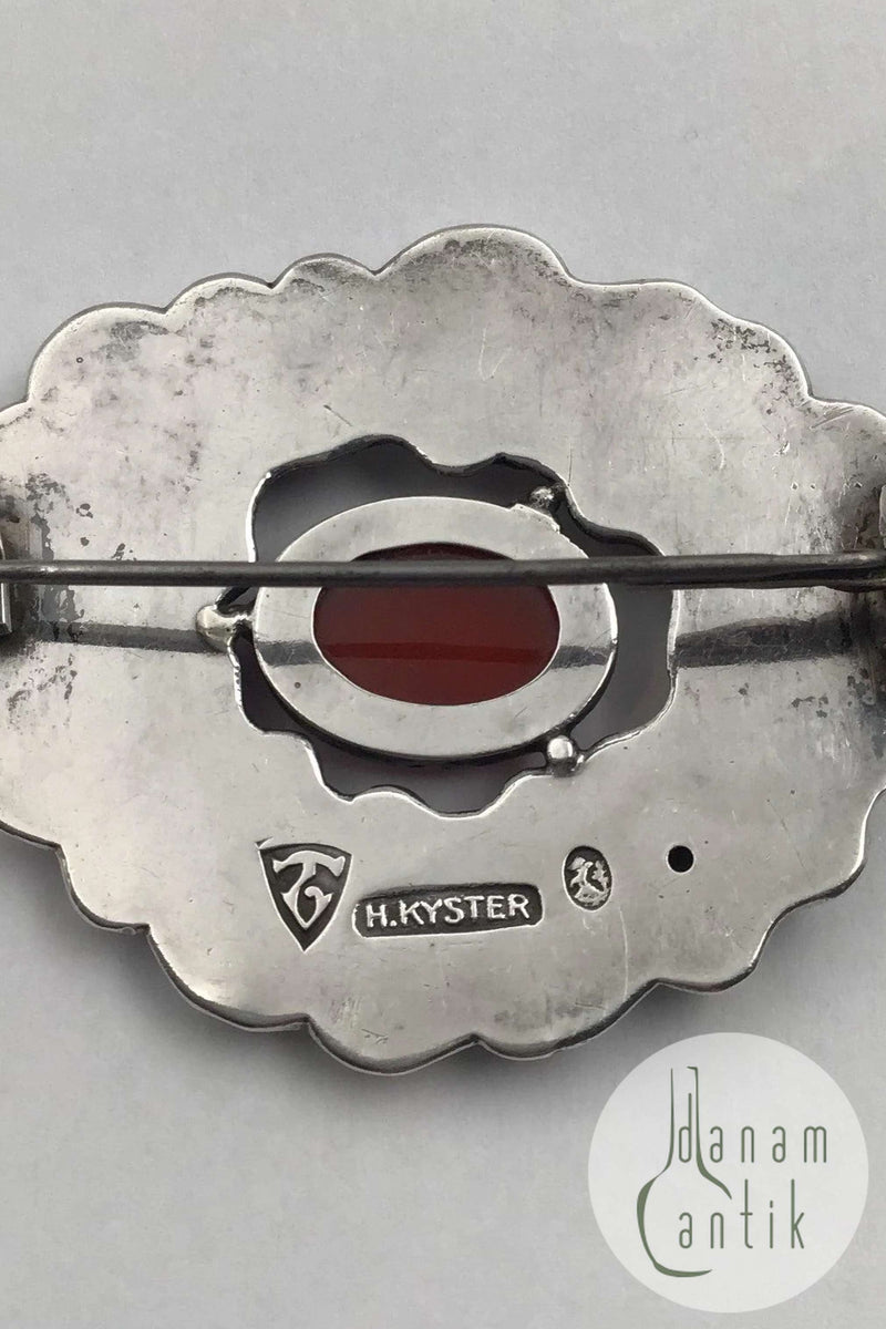 Thorvald Bindesbøll / Holger Kyster Sølv Broche med Rav