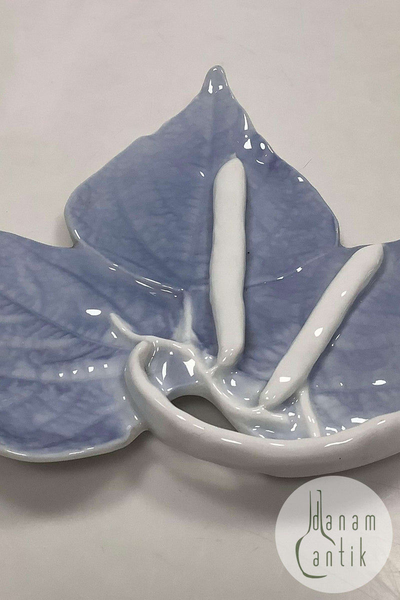 Royal Copenhagen Art Nouveau Skål formet som blad med frugter No 2/7