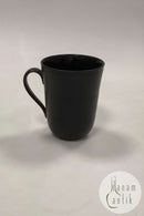 Royal Copenhagen Sort Riflet kop med hank No 497