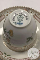 Royal Copenhagen Flora Danica Kaffekop og Underkop No. 20 / 3597