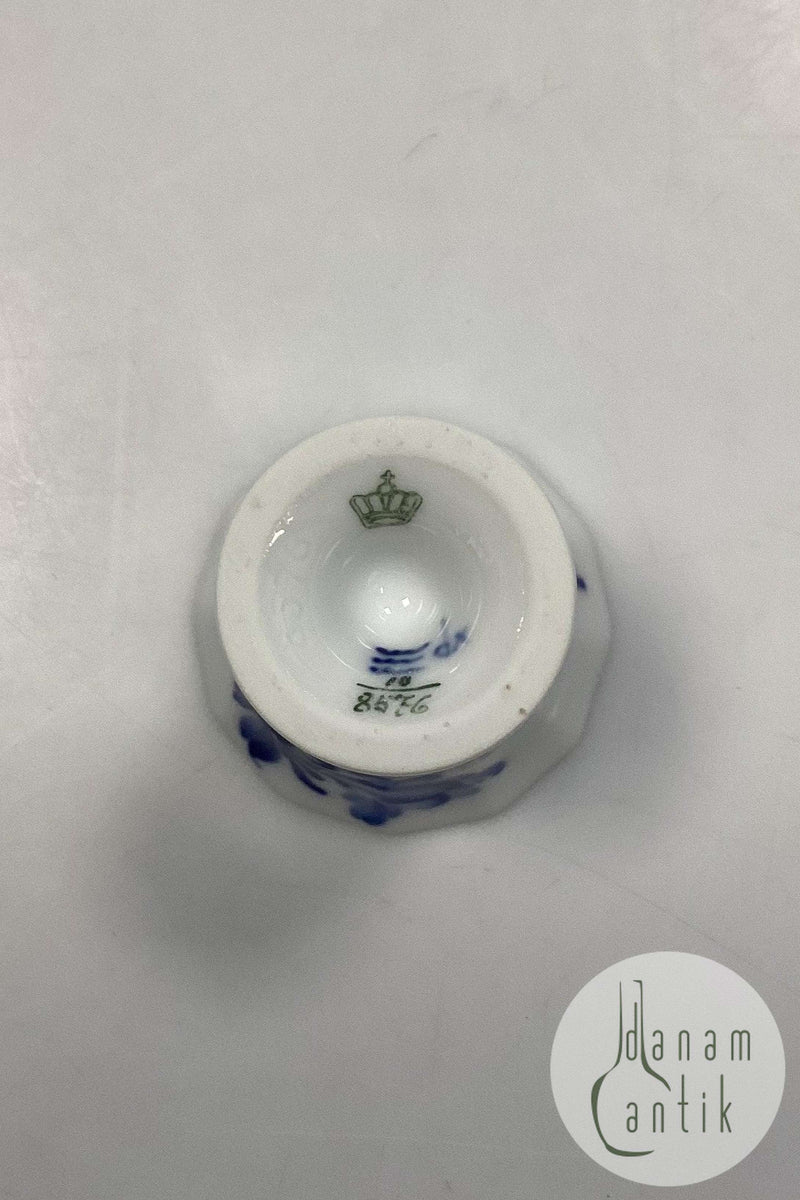 Royal Copenhagen Blå Blomst Kantet Æggebæger No. 8576